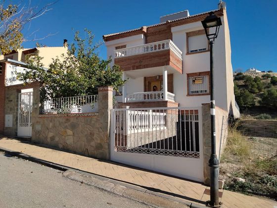 Foto 1 de Xalet en venda a calle Vega Molinero de 4 habitacions amb terrassa i piscina