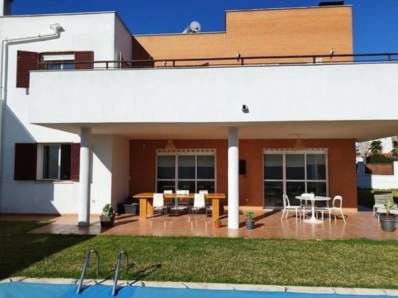 Foto 2 de Xalet en venda a Sur de 4 habitacions amb terrassa i piscina