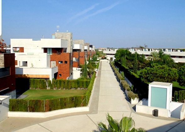 Foto 2 de Pis en lloguer a Vistahermosa  - Fuentebravía de 4 habitacions amb terrassa i piscina