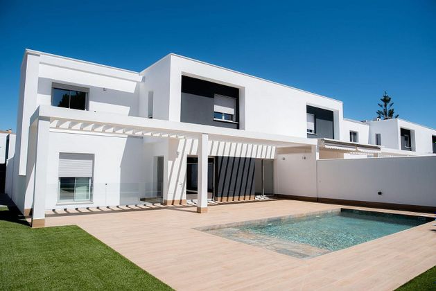 Foto 1 de Casa en lloguer a Vistahermosa  - Fuentebravía de 4 habitacions amb piscina i jardí