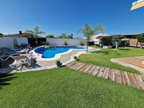 Foto 1 de Chalet en alquiler en Ctra Sanlúcar-Zona Cuatro Pinos de 5 habitaciones con terraza y piscina
