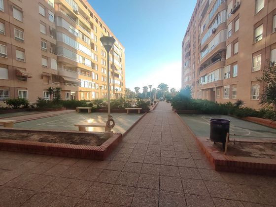 Foto 2 de Venta de piso en Ciudad Jardín - Tagarete - El Zapillo de 3 habitaciones con garaje y jardín