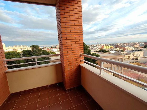 Foto 2 de Piso en venta en Piedras Redondas – Torrecárdenas de 3 habitaciones con terraza y piscina