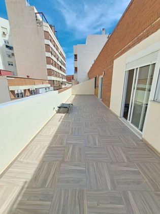 Foto 1 de Àtic en venda a Centro - Almería de 3 habitacions amb terrassa i aire acondicionat