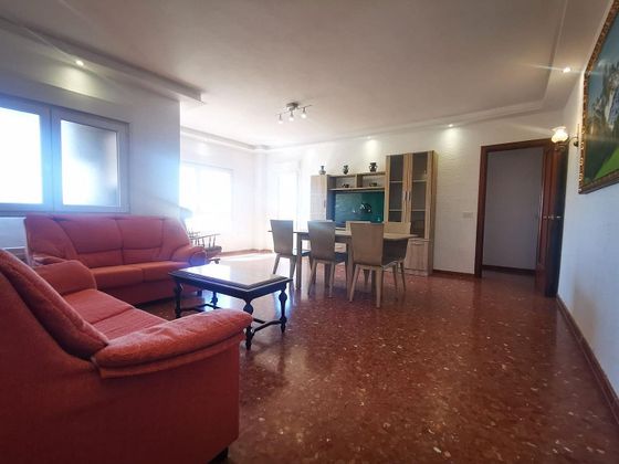 Foto 1 de Pis en lloguer a Centro - Almería de 3 habitacions amb terrassa i mobles