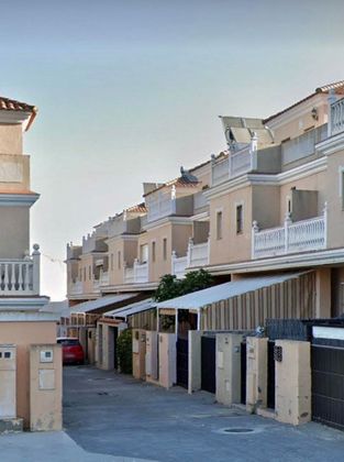 Foto 1 de Casa en venta en Camposoto - Gallineras de 3 habitaciones con terraza y garaje