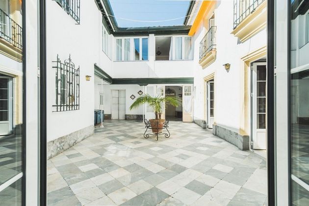 Foto 1 de Venta de chalet en Centro - Jerez de la Frontera de 9 habitaciones con garaje y jardín