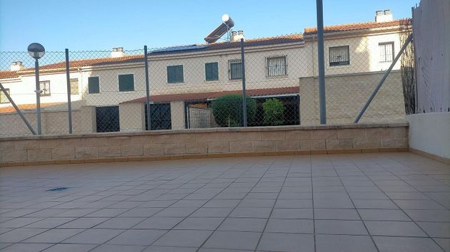 Foto 2 de Piso en venta en Este-Delicias de 2 habitaciones con terraza y piscina