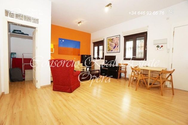 Foto 1 de Alquiler de piso en Argüelles de 2 habitaciones con muebles y aire acondicionado
