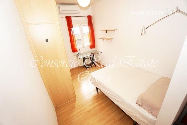 Foto 2 de Alquiler de piso en calle De Cadarso de 2 habitaciones con muebles y balcón