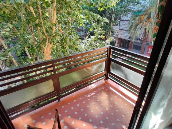 Foto 1 de Venta de piso en calle Del Parque Eugenia de Montijo de 4 habitaciones con terraza y jardín