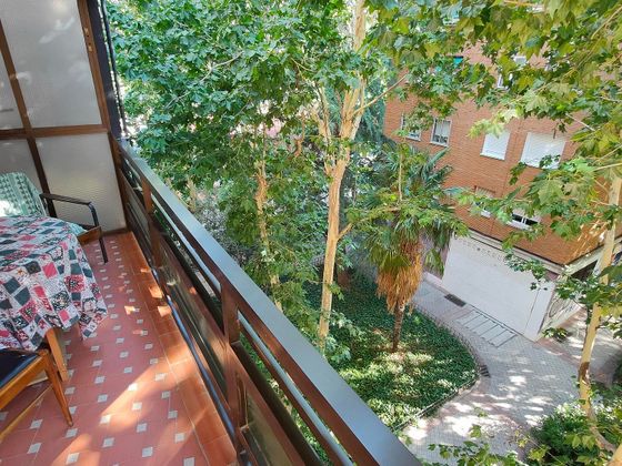 Foto 2 de Pis en venda a calle Del Parque Eugenia de Montijo de 4 habitacions amb terrassa i jardí