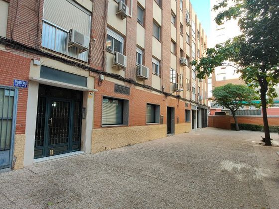 Foto 1 de Venta de piso en calle San Ambrosio de 4 habitaciones con jardín y calefacción