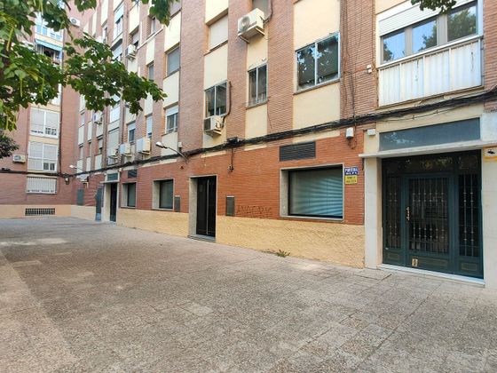 Foto 2 de Venta de piso en calle San Ambrosio de 4 habitaciones con jardín y calefacción