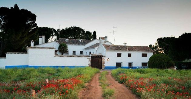 Foto 1 de Casa rural en venta en Alhambra de 10 habitaciones con terraza y piscina