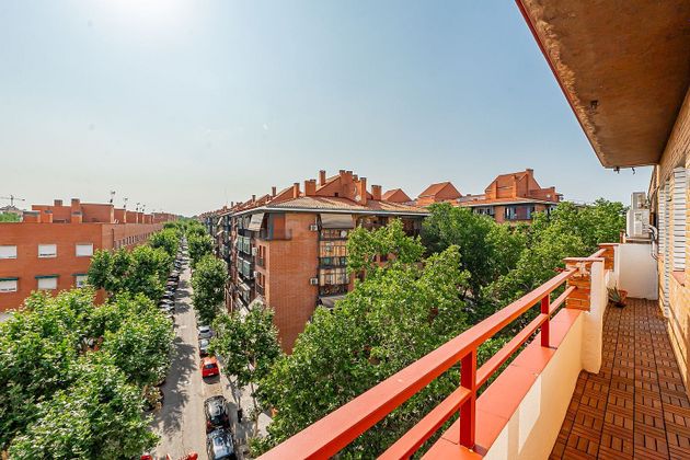 Foto 1 de Venta de piso en calle De Los Comuneros de Castilla de 2 habitaciones con terraza y garaje