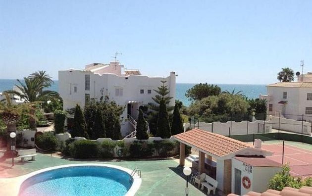 Foto 2 de Casa en venta en Zona Papa Luna - Platja del Gurugú de 6 habitaciones con terraza y piscina
