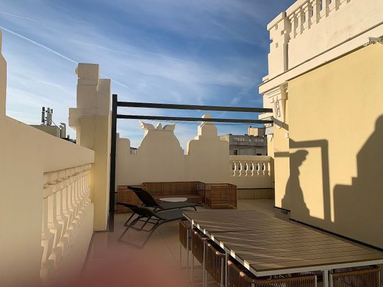 Foto 1 de Àtic en lloguer a Universidad - Malasaña de 2 habitacions amb terrassa i mobles