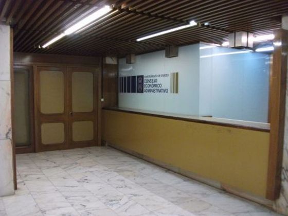 Foto 2 de Oficina en venta en Zona Teatro Campoamor con aire acondicionado y calefacción