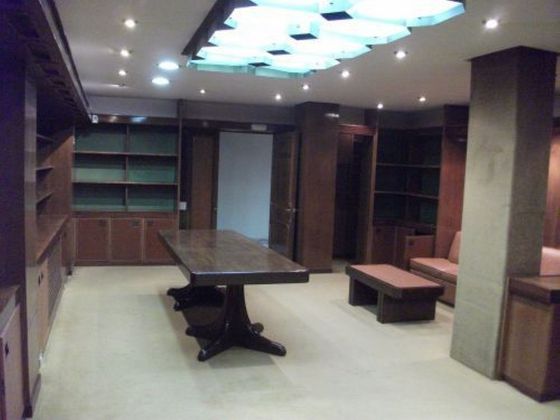 Foto 1 de Oficina en lloguer a Zona Teatro Campoamor amb aire acondicionat i calefacció