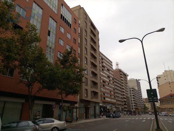 Foto 2 de Venta de piso en calle Del Doctor Valcarreres Ortiz de 4 habitaciones con terraza y aire acondicionado