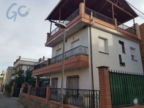 Foto 2 de Casa en venta en Huétor Vega de 2 habitaciones con terraza y jardín