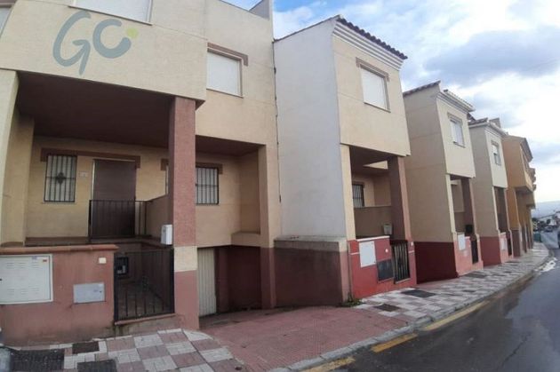 Foto 2 de Casa en venta en Güevéjar de 4 habitaciones con garaje