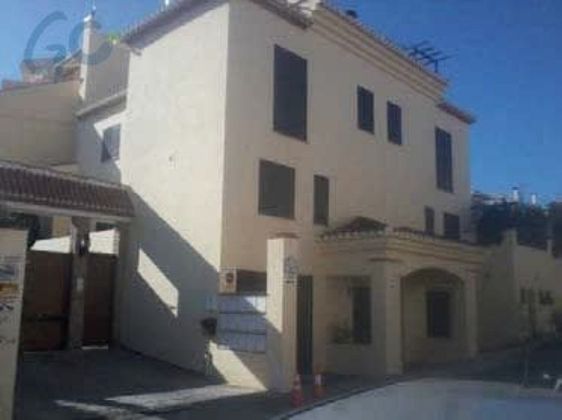 Foto 2 de Casa en venda a Barrio de la Vega de 4 habitacions amb piscina i garatge