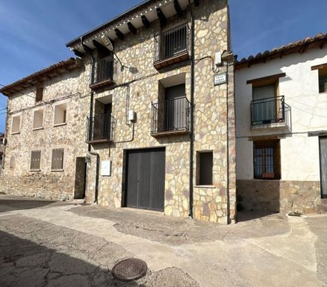 Foto 1 de Casa en venda a Aguilar del Alfambra de 3 habitacions i 404 m²