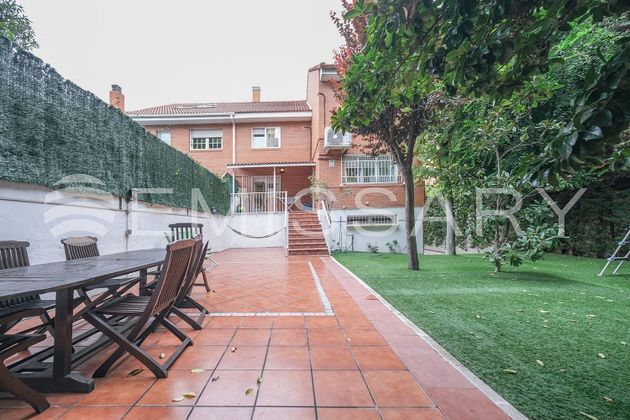 Foto 2 de Casa en venda a Alameda de Osuna de 5 habitacions amb terrassa i piscina