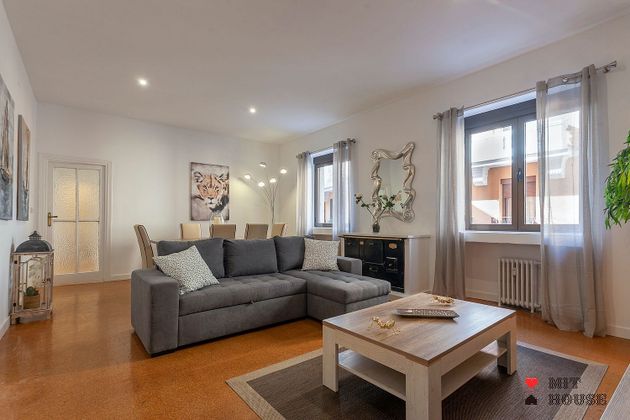 Foto 1 de Alquiler de piso en Embajadores - Lavapiés de 4 habitaciones con muebles y aire acondicionado