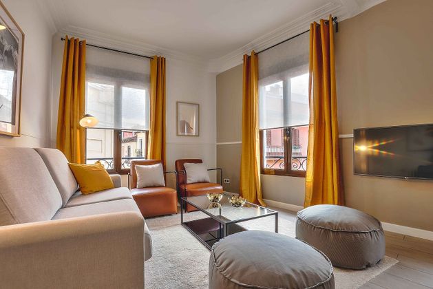 Foto 2 de Alquiler de piso en Embajadores - Lavapiés de 4 habitaciones con muebles y aire acondicionado