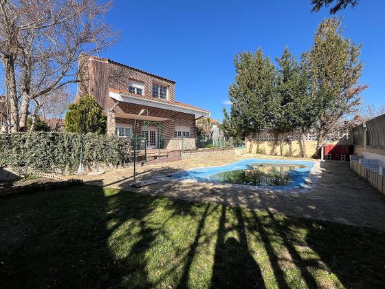 Foto 1 de Xalet en venda a Serracines de 5 habitacions amb terrassa i piscina