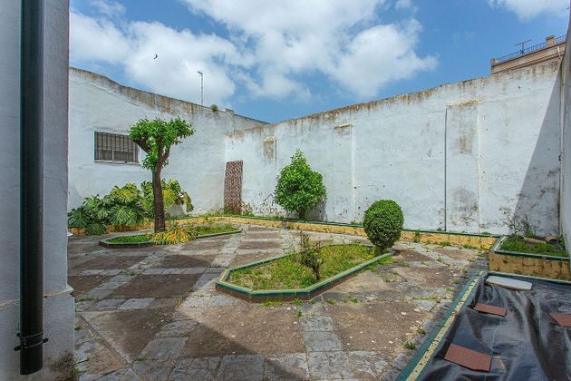Foto 2 de Venta de chalet en Centro - Jerez de la Frontera de 10 habitaciones con terraza y jardín