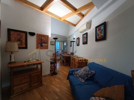Foto 2 de Ático en venta en Valdeacederas de 2 habitaciones con terraza y garaje