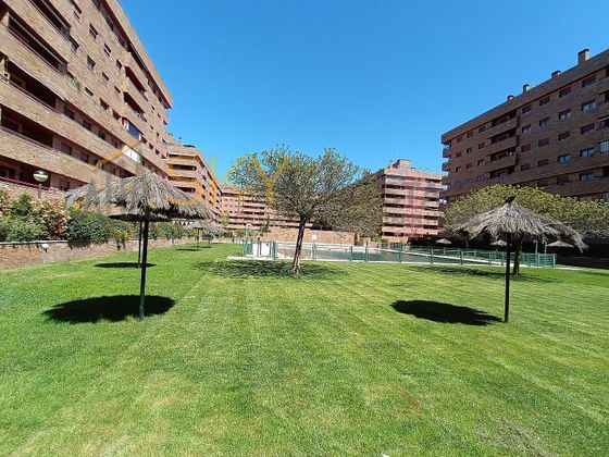 Foto 1 de Venta de piso en Seseña Centro de 4 habitaciones con terraza y piscina