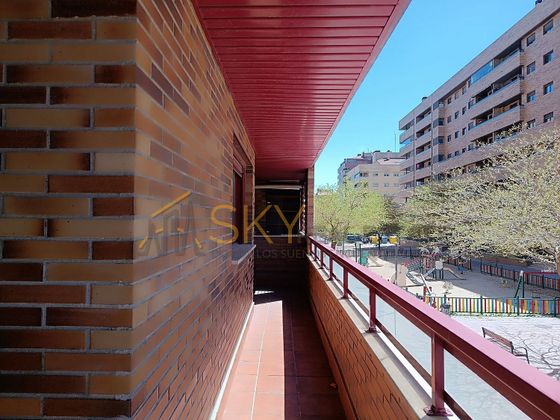 Foto 2 de Venta de piso en Seseña Centro de 4 habitaciones con terraza y piscina