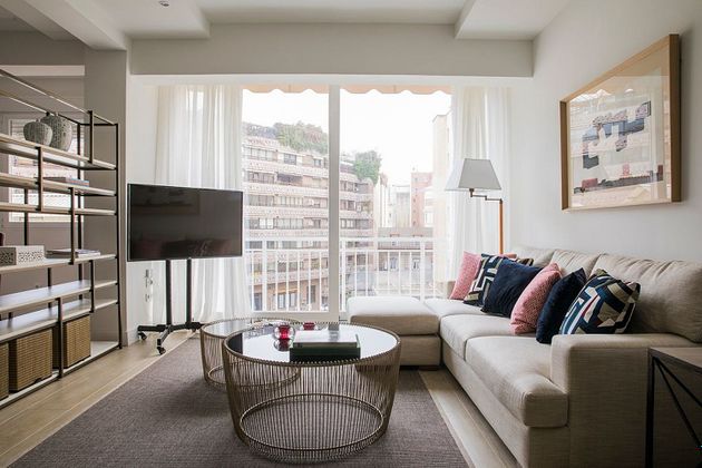 Foto 1 de Piso en alquiler en Nuevos Ministerios - Ríos Rosas de 3 habitaciones con muebles y aire acondicionado
