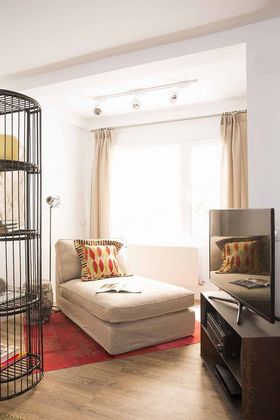 Foto 2 de Piso en alquiler en El Viso de 1 habitación con muebles y aire acondicionado