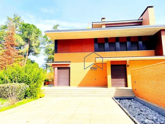 Foto 2 de Casa en venda a La Florida - El Plantío de 6 habitacions amb terrassa i piscina