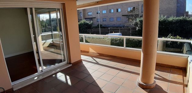 Foto 2 de Alquiler de piso en Encinar de los Reyes de 2 habitaciones con terraza y piscina
