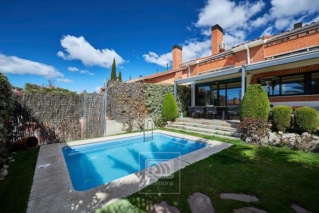 Foto 2 de Casa adosada en alquiler en El Encinar de los Reyes de 4 habitaciones con terraza y piscina