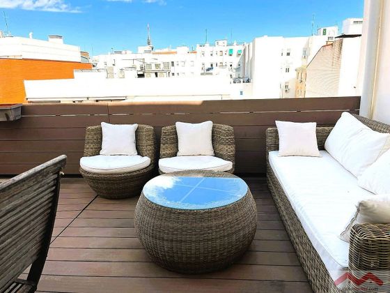 Foto 1 de Àtic en lloguer a Ibiza de 2 habitacions amb terrassa i balcó
