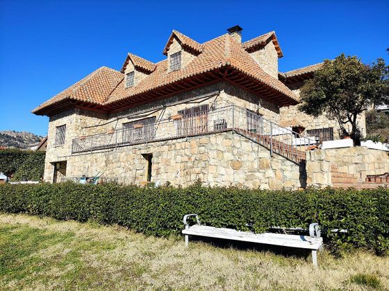 Foto 1 de Casa en venda a Manzanares el Real de 6 habitacions amb terrassa i piscina