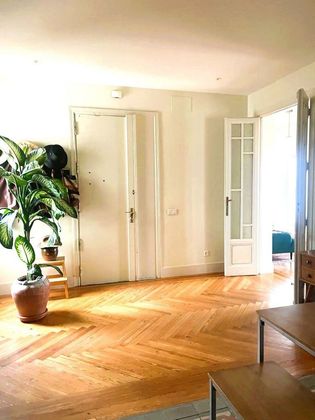 Foto 1 de Àtic en lloguer a calle De Génova de 4 habitacions amb terrassa i aire acondicionat