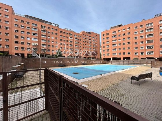 Foto 1 de Pis en venda a Casco histórico de Vicálvaro de 2 habitacions amb piscina i garatge