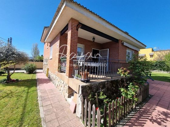 Foto 2 de Xalet en venda a Manzanares el Real de 3 habitacions amb terrassa i jardí