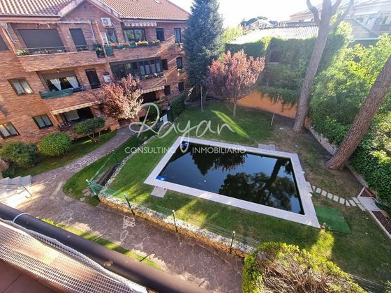 Foto 1 de Venta de piso en Cerceda de 2 habitaciones con terraza y piscina