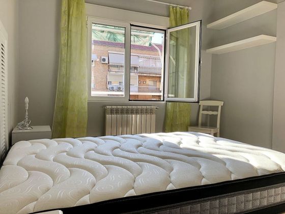 Foto 2 de Alquiler de piso en calle Del Príncipe de Vergara de 2 habitaciones con muebles y aire acondicionado