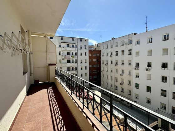 Foto 2 de Pis en venda a calle Del Doctor Castelo de 5 habitacions amb terrassa i aire acondicionat